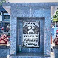 Bia mộ mẹ anh Chí tại NT Suối Đá
