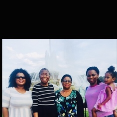 Mamendo,Mom,Sis Bisi,Toun and Sabrina in the US