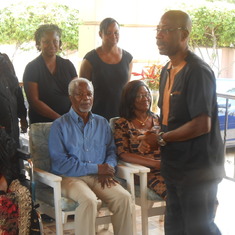 Mr Kofi Annan briefing the family