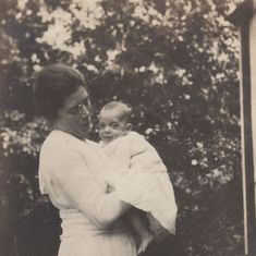 1919, with his mother, Ray