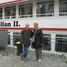 Andreas and Alice in front of the scenic cruise boat in Riedenburg.