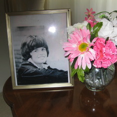 Picture of Donny Osmond and bouquet of Alison's flower pens displayed at the Celebration of Life for Alison on 3/1/2014.