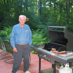 2006-06-10 Frank Hix- Lesson from the grill master at the Roost. 1