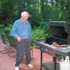 2006-06-10 Frank Hix- grill master at the Roost 2
