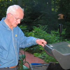 2006-06-10 Frank Hix- grill master at the Roost 3