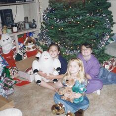 Christmas 2000_Amanda_Kirsten_Heather_and pappys gut !!!