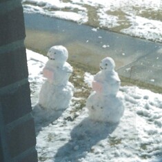 Snowmen that look have square bellies :)