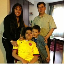 Mi tia Gloria, mi tío Pacho y Francisco en mi Cumple.