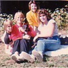 Angie, Mom, Steven, Mimi & Brandy