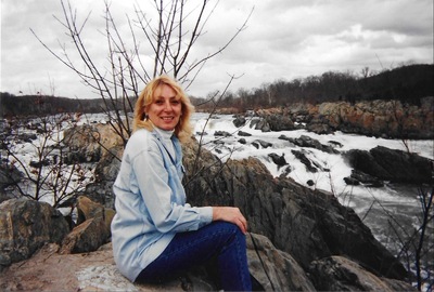 Anita Louise Hundzinski