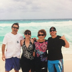 Mom took the family to Cancun for Thanksgiving 2015❤️.