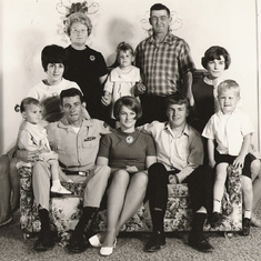 Chas, Maureen, Larry, Sheri, Michelle, Paula, Dennis, Debby, Mom and Dad