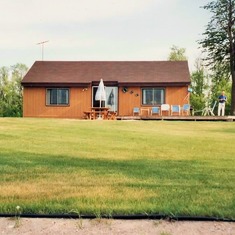Arvin & Bev bought this lake home south of Detroit Lakes, MN.  It had a HUGE yard.