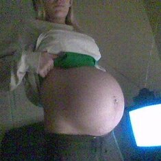 ashley pregnant with derrick,,,, a week before he was born