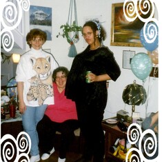 Me, Mom and very pregnant Jessica - so Tredel to! :-)