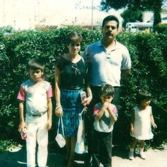 Allen, mom, dad, Hector y Yesi  circa 1988 or 1989