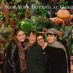 The train show, Botanical Gardens- A favorite photo