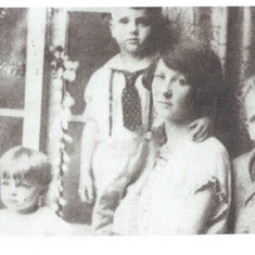 Marjorie Gayle and kids 1925 - from left John, Ben, Fred