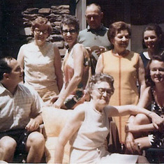 Cerca 1970 Mildred, Katie, John & Rita, Phyllis & Ceil