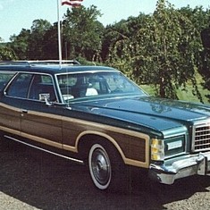 1978_Ford_Country_Squire