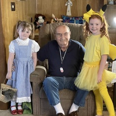 Bill & his precious great granddaughters 