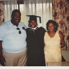 SC grad with Dad and Mommy 001