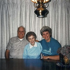 Bobbie with parents Lee and Mary Miller