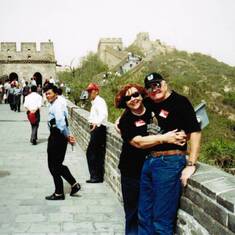 Globetrotters to the Max ... Fran and Bob on the Great Wall of China
