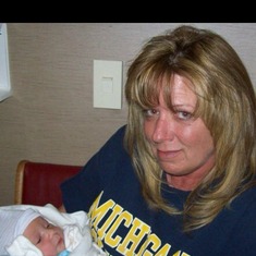 Auntie Patti welcoming Bridgette to the world. First snuggle ❤️