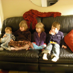 Cam, Sophia, Sarah and Gareth watching TV at New Kent Rd on 10 Feb 2007