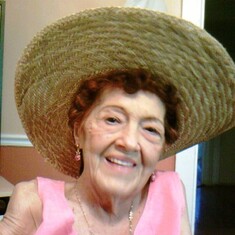 Mama este fue un dia que tuvimos tanto gozo, y que bonita con el sombrero me hace falta esa sonrisa tan bella