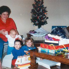 1990_Mom_Melissa_Tommy_Chris_Christmas