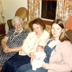 Carol, Grandma Lois, Sue and Angie