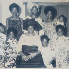 Mama flanked by Mummy Caroline  carrying Folabi, Mummy Bisi Ilemia, Aunty Mary & the  Psychedelic kids!!