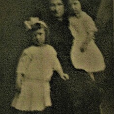 Caroline & AnnaMay with thier mom Nanny