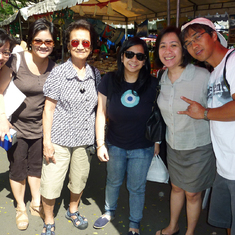 2009 Salcedo Market Manila w/ (l-r) Mic,Zeka,Cecila,Gabby,Triccie & Apol