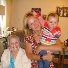 Beezie, Cecilia & Tomos. We popped in to Cardiff en route to Devon July 2011.