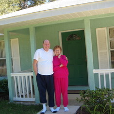 Sister Jennie and husband Mel Schoonover in Ocala their new home