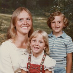 Family Portrait Mom, Laura & Chris