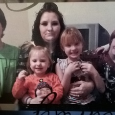 Chrystal,with her children Tyler,Nate,calista,kierstan,and Ashton