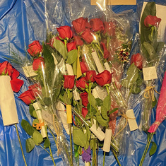 Toutes les roses posées sur la table / all the roses laid on the table at MIRABEL SERVICE