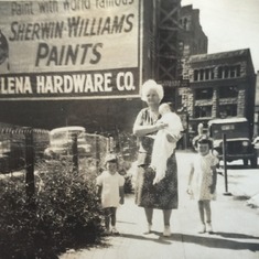 Grandma holding Susan with Annie & Murline in Helena