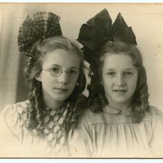Two eldest van Eyk daughters, Rotterdam, Nl