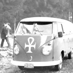 Dans hippy van. 