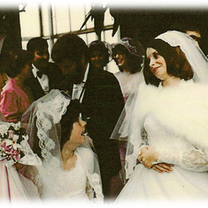 Dee with attendants wedding day