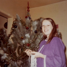 Darlene pregnant with Carrie in California. Age 18.