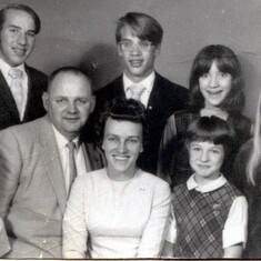 Bruce, Butch, Darlene, Nancy, Barbara, Dad, Mom and Marilyn