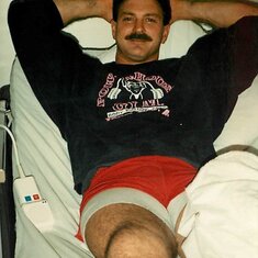 Bodybuilder Dave with a blown out knee