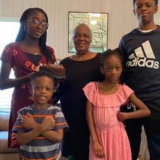 Mom and her grandchildren in the U.S(September 2020)