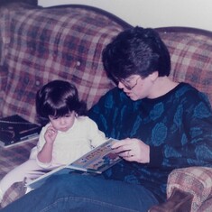 Deb reading to Amy, Dec 1985